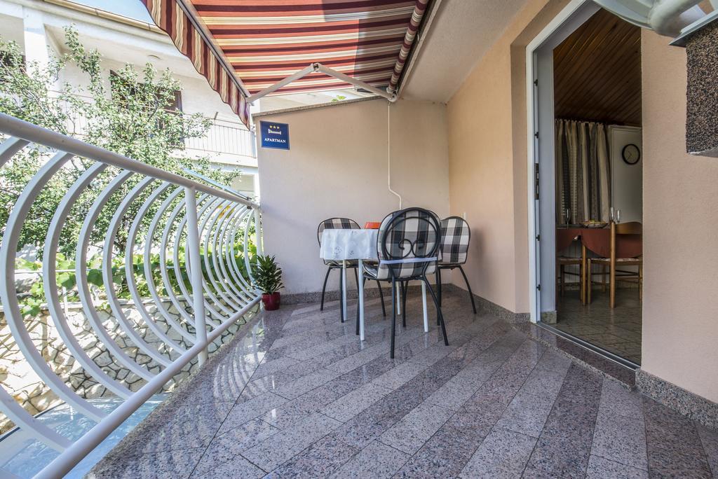 Apartment Anka D Krk Town Extérieur photo