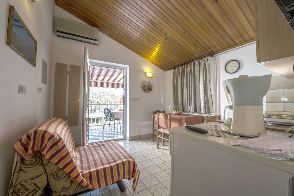Apartment Anka D Krk Town Extérieur photo