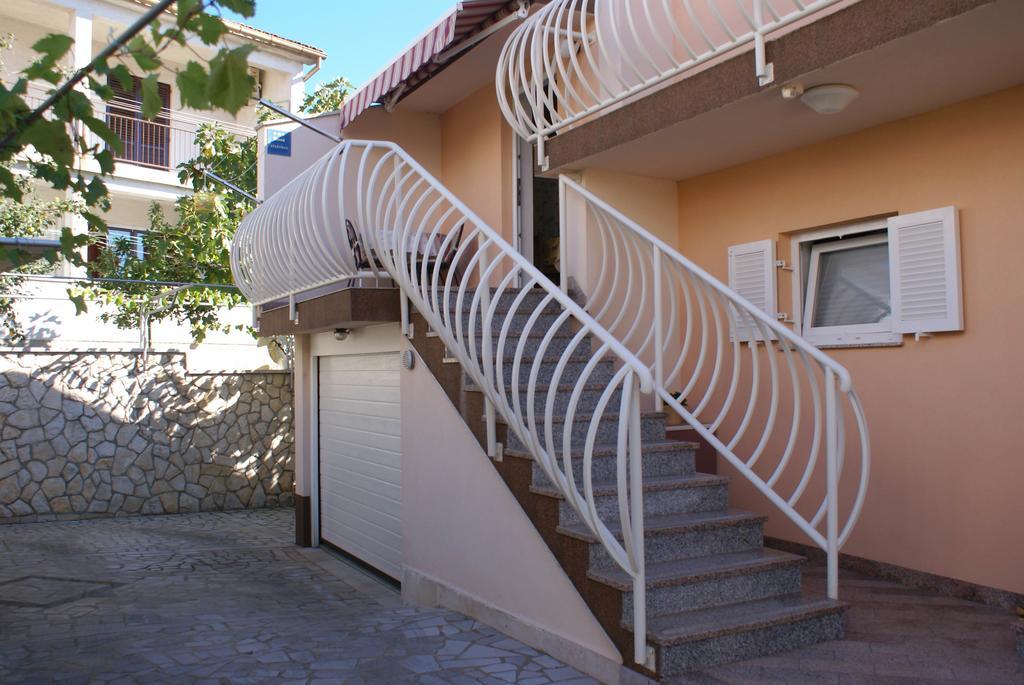 Apartment Anka D Krk Town Extérieur photo