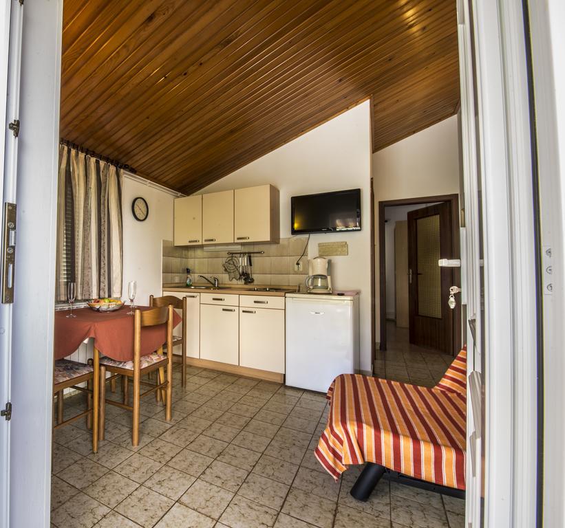 Apartment Anka D Krk Town Extérieur photo