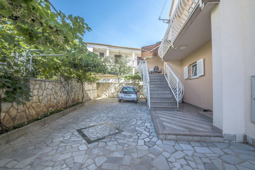Apartment Anka D Krk Town Extérieur photo