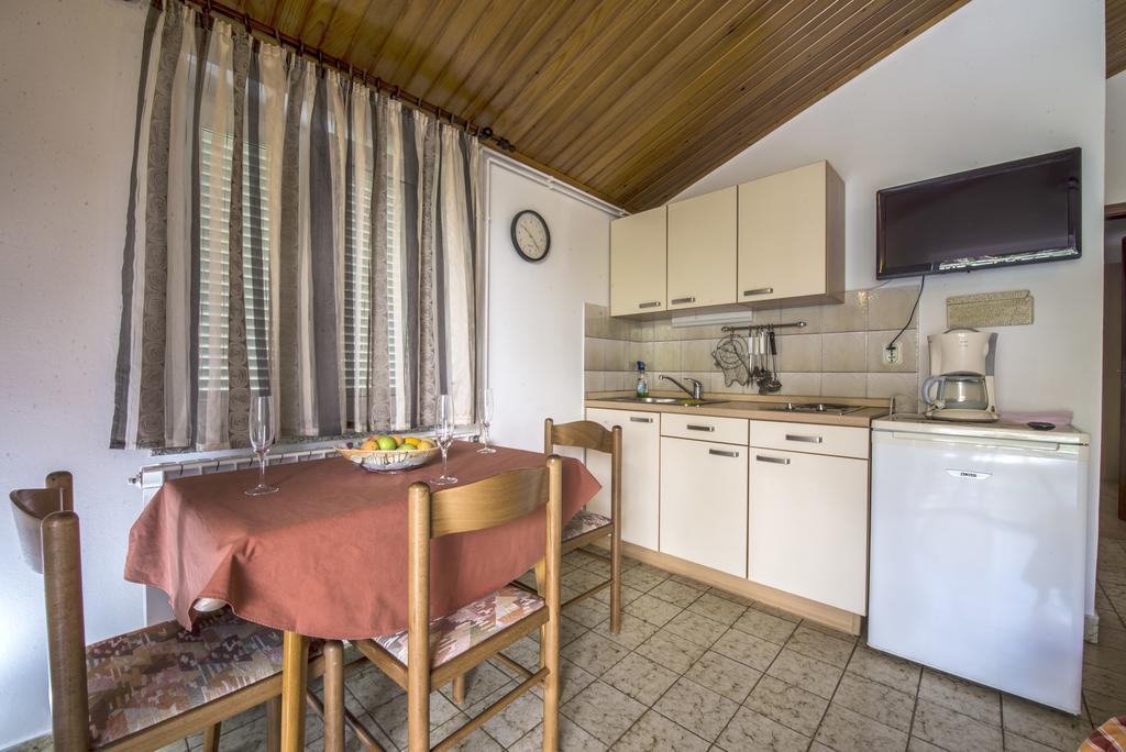 Apartment Anka D Krk Town Extérieur photo